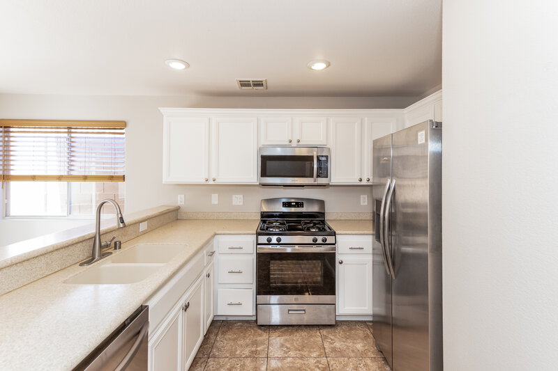 1,940/Mo, 10431 Sweet Juliet St Las Vegas, NV 89183 Kitchen View