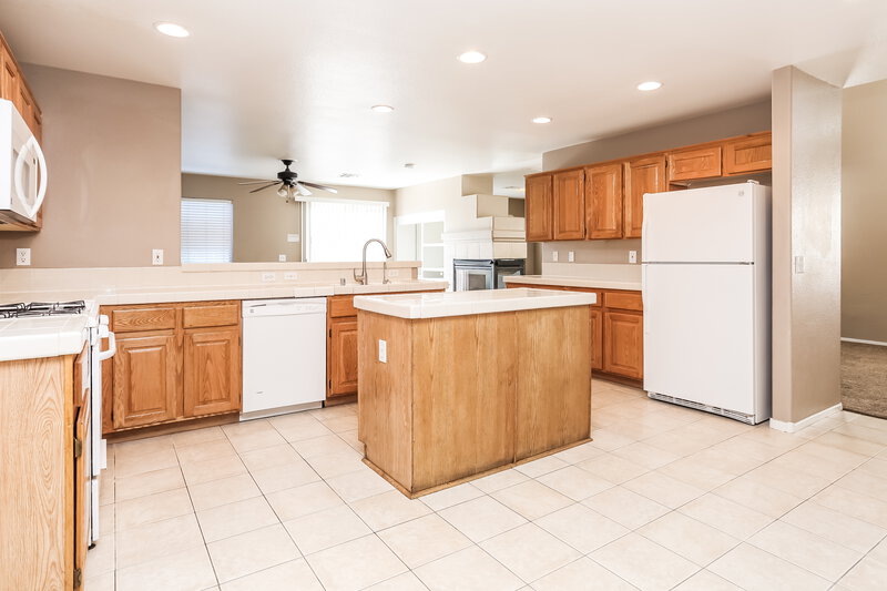2,385/Mo, 8928 Square Knot Ave Las Vegas, NV 89143 Kitchen View