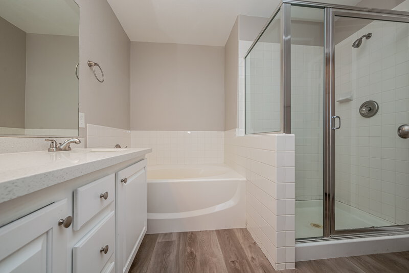 2,385/Mo, 8928 Square Knot Ave Las Vegas, NV 89143 Main Bathroom View