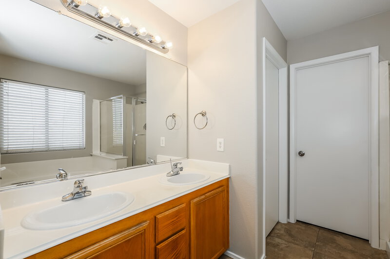 3,740/Mo, 8600 Hidden Pines Ave Las Vegas, NV 89143 Main Bathroom View