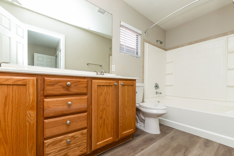 2,175/Mo, 8264 Strawberry Spring St Las Vegas, NV 89143 Main Bathroom View