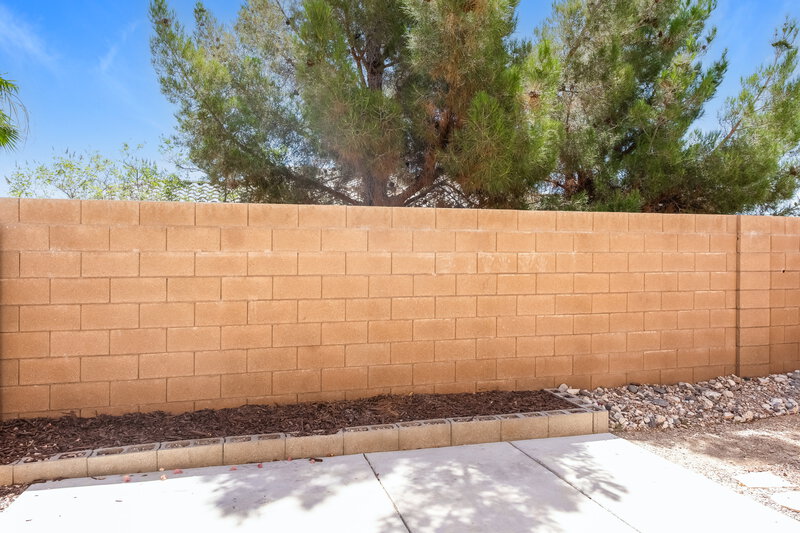 2,175/Mo, 8264 Strawberry Spring St Las Vegas, NV 89143 Backyard View