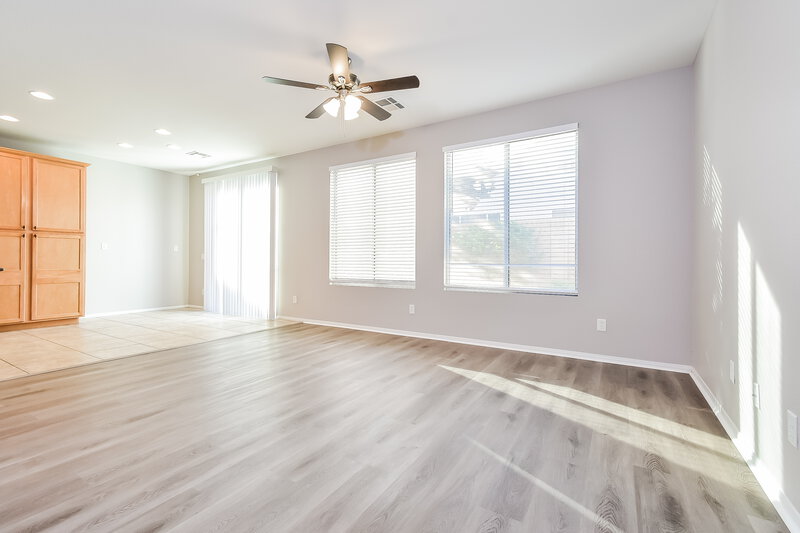 2,750/Mo, 985 Kern River Ave Henderson, NV 89002 Living Room View 2