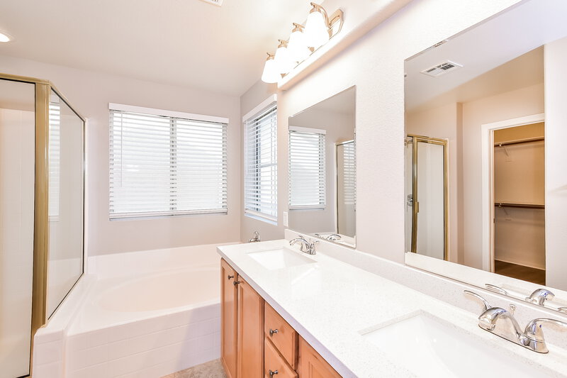 2,750/Mo, 985 Kern River Ave Henderson, NV 89002 Main Bathroom View