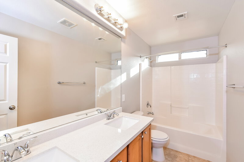 2,750/Mo, 985 Kern River Ave Henderson, NV 89002 Bathroom View 2