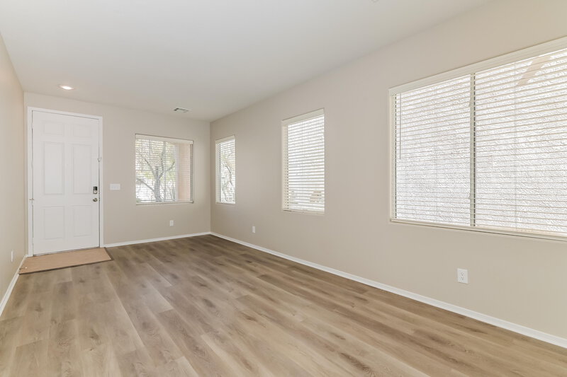 2,200/Mo, 10946 Sadlers Wells St Henderson, NV 89052 Living Room View 2