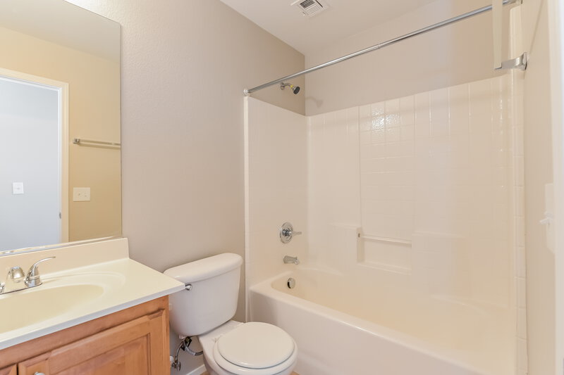 2,200/Mo, 10946 Sadlers Wells St Henderson, NV 89052 Bathroom View