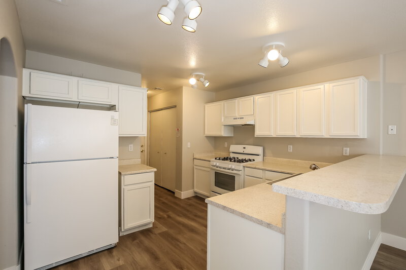 1,875/Mo, 4729 Cliff Breeze Dr North Las Vegas, NV 89081 Kitchen View