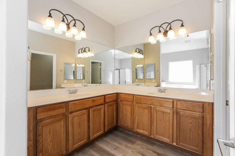 2,655/Mo, 6450 Button Quail St North Las Vegas, NV 89084 Main Bathroom View