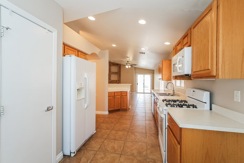 2,040/Mo, 1019 Edgestone Mark Ave North Las Vegas, NV 89081 Kitchen View