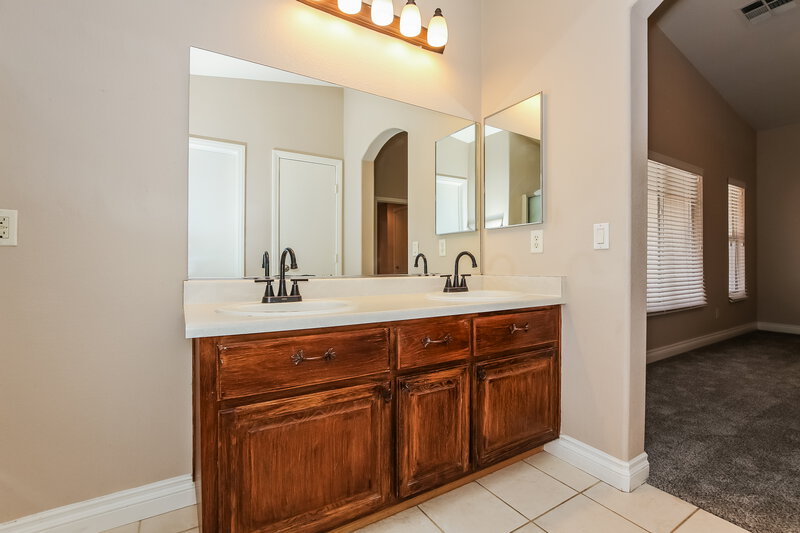2,040/Mo, 1019 Edgestone Mark Ave North Las Vegas, NV 89081 Main Bathroom View