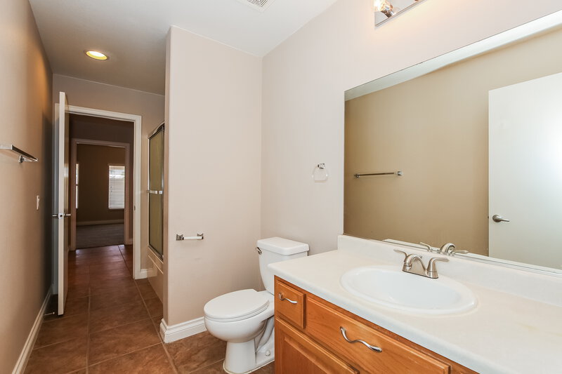 2,040/Mo, 1019 Edgestone Mark Ave North Las Vegas, NV 89081 Bathroom View