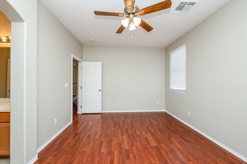 2,000/Mo, 6604 Frances Celia Ave Las Vegas, NV 89122 Main Bedroom View 2