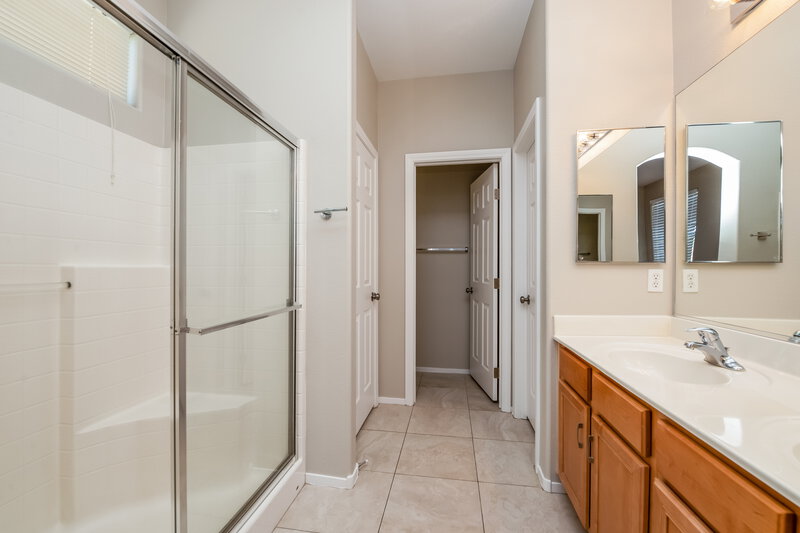 2,000/Mo, 6604 Frances Celia Ave Las Vegas, NV 89122 Main Bathroom View