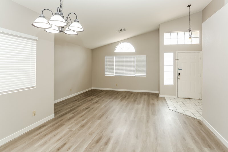 1,750/Mo, 2308 Knoll Crest Ave North Las Vegas, NV 89032 Dining Room View