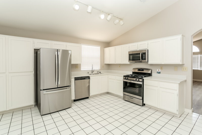 1,750/Mo, 2308 Knoll Crest Ave North Las Vegas, NV 89032 Kitchen View