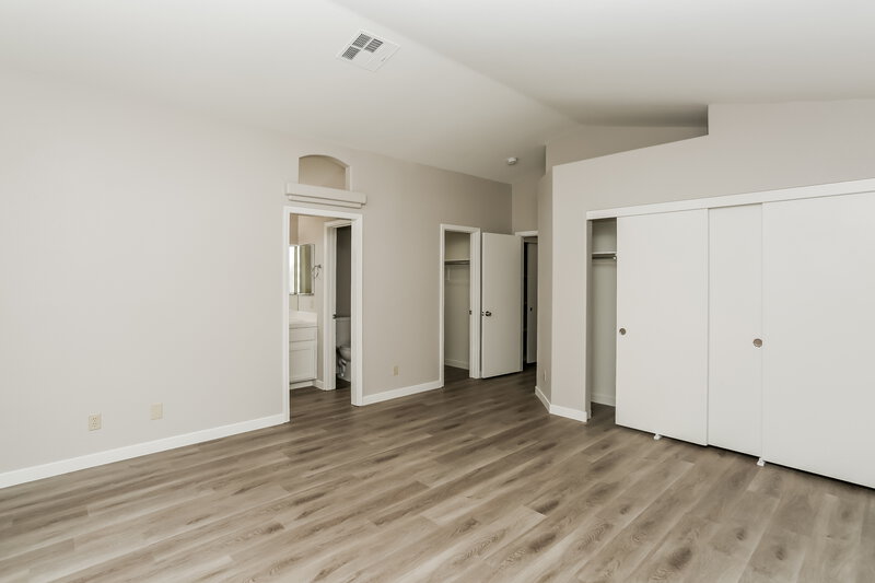 1,750/Mo, 2308 Knoll Crest Ave North Las Vegas, NV 89032 Main Bedroom View 2
