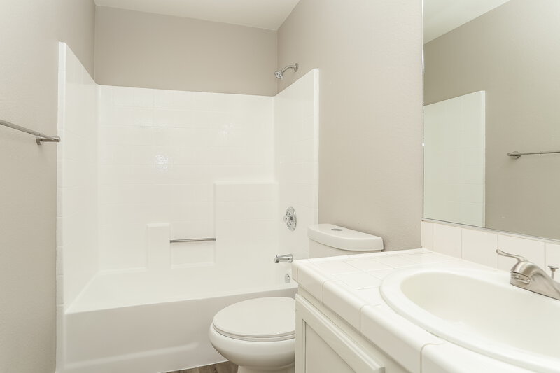1,750/Mo, 2308 Knoll Crest Ave North Las Vegas, NV 89032 Bathroom View