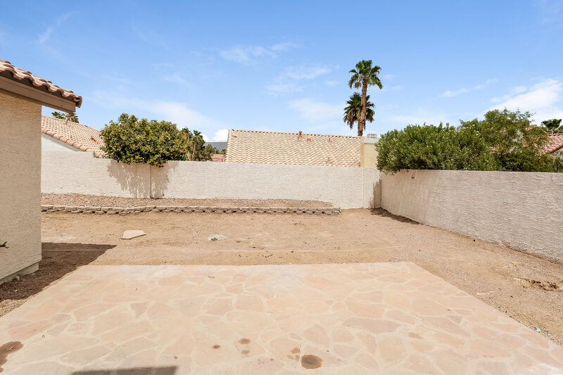 1,750/Mo, 2308 Knoll Crest Ave North Las Vegas, NV 89032 Rear View 2