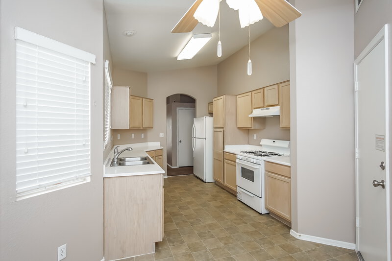 1,975/Mo, 8372 Green Cedar Dr Las Vegas, NV 89123 Kitchen View