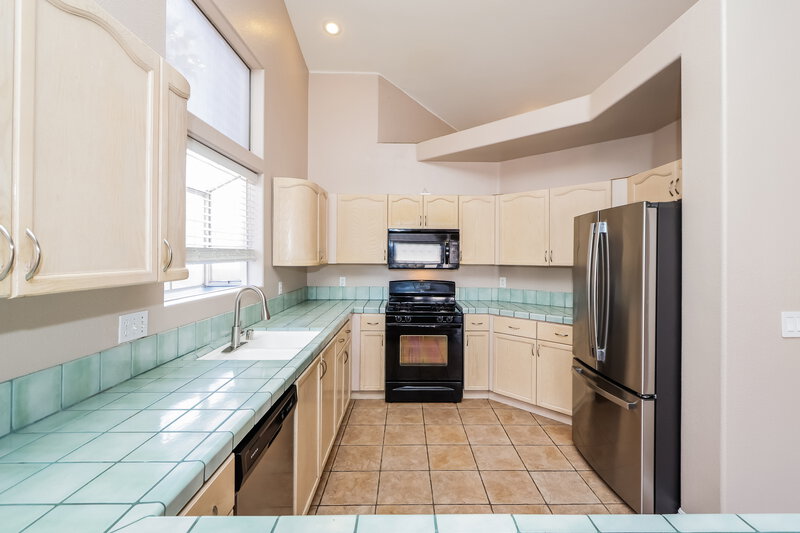 2,485/Mo, 120 Mint Orchard Dr Henderson, NV 89002 Kitchen View