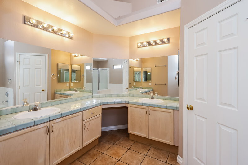 2,485/Mo, 120 Mint Orchard Dr Henderson, NV 89002 Main Bathroom View