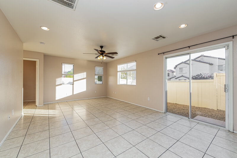 2,095/Mo, 10425 Concetta Ave Las Vegas, NV 89129 Living Room View 3