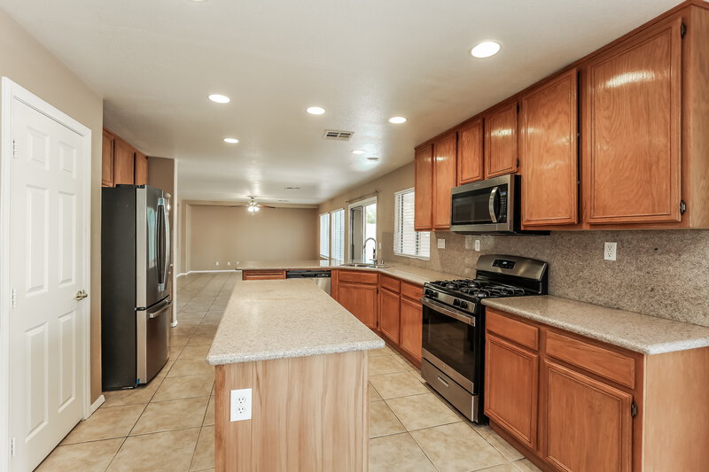 2,880/Mo, 1728 Evening Bluff Pl North Las Vegas, NV 89084 Kitchen View
