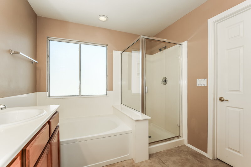 2,880/Mo, 1728 Evening Bluff Pl North Las Vegas, NV 89084 Main Bathroom View 2
