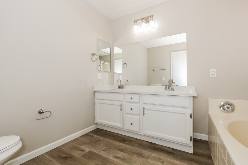 2,335/Mo, 2026 Maui Surf Ave North Las Vegas, NV 89031 Main Bathroom View