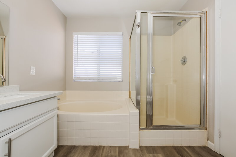 2,335/Mo, 2026 Maui Surf Ave North Las Vegas, NV 89031 Main Bathroom View 2