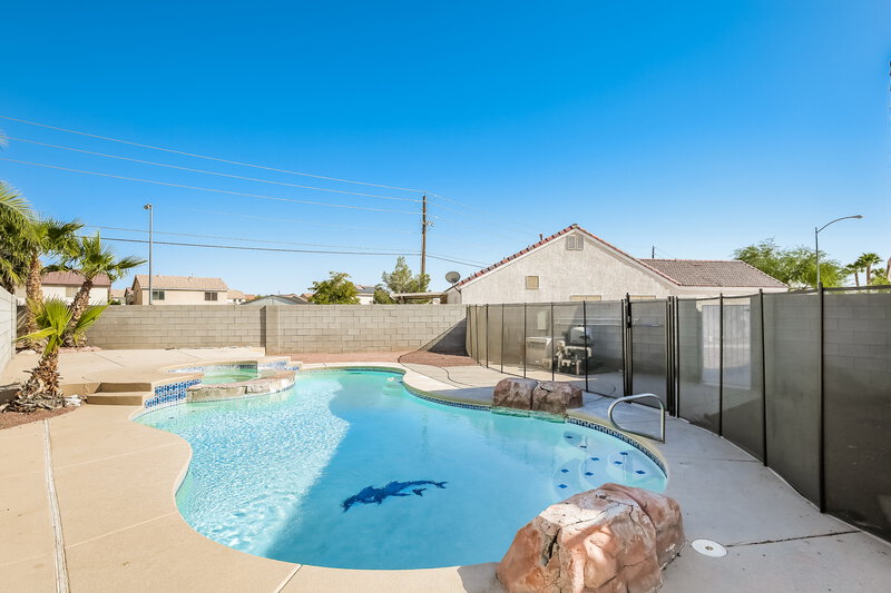 2,335/Mo, 2026 Maui Surf Ave North Las Vegas, NV 89031 Pool View