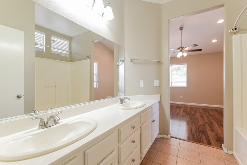 1,775/Mo, 8800 Big Bear Pines Avenue Las Vegas, NV 89143 Main Bathroom View