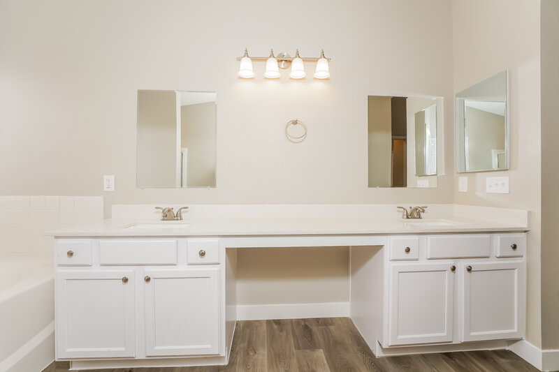 2,315/Mo, 3424 Lute St North Las Vegas, NV 89032 Main Bathroom View 2