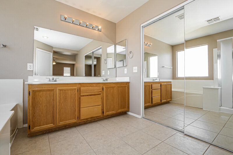 2,470/Mo, 8800 Happy Pines Ave Las Vegas, NV 89143 Main Bathroom View