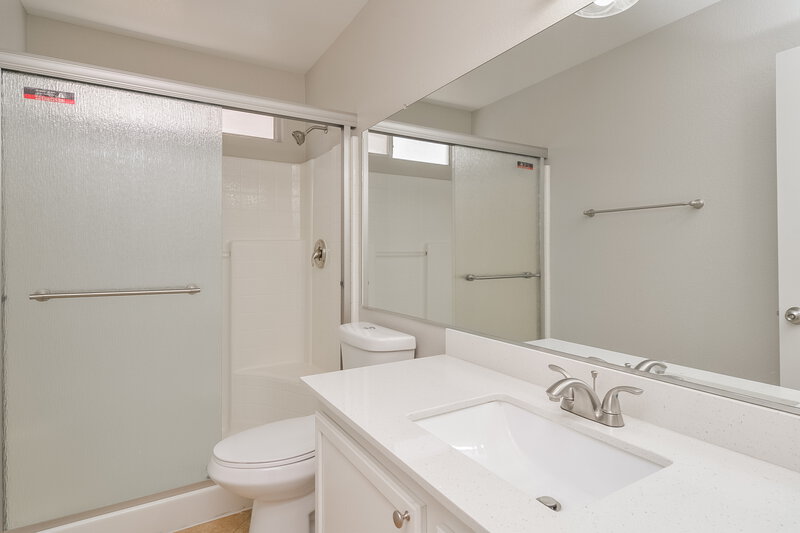2,250/Mo, 5571 Slice Dr Las Vegas, NV 89142 Bathroom View