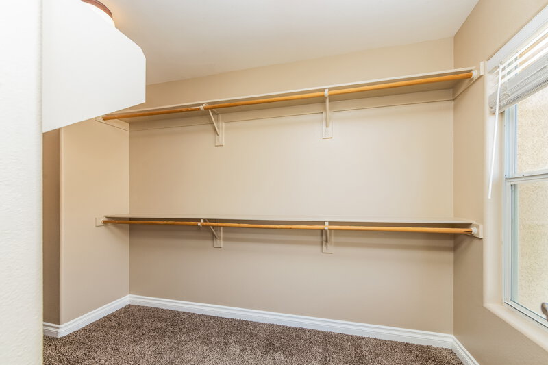 2,750/Mo, 5724 Breckenridge St North Las Vegas, NV 89081 Walk In Closet View