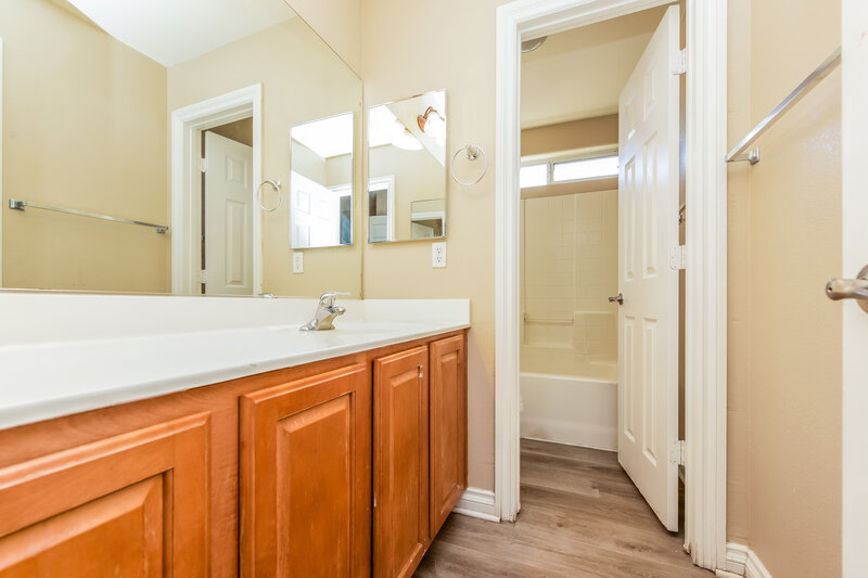 2,750/Mo, 5724 Breckenridge St North Las Vegas, NV 89081 Bathroom View