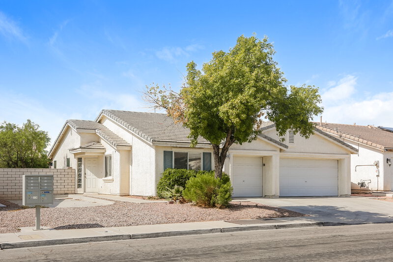 1,790/Mo, 5439 Coleman St North Las Vegas, NV 89031 Front View