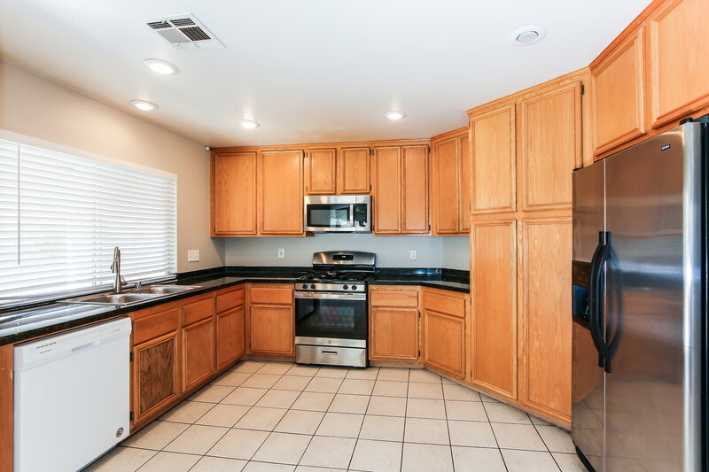 1,790/Mo, 5439 Coleman St North Las Vegas, NV 89031 Kitchen View