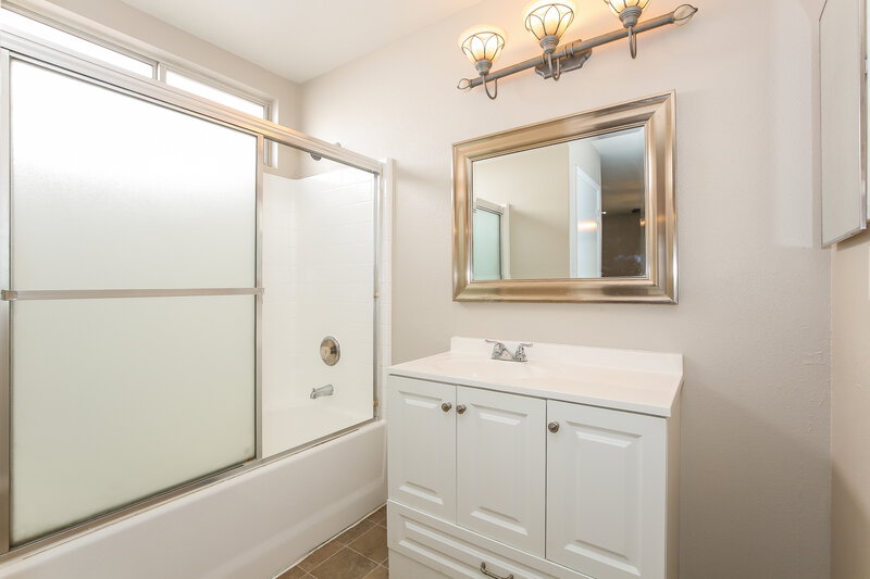 1,790/Mo, 5439 Coleman St North Las Vegas, NV 89031 Main Bathroom View