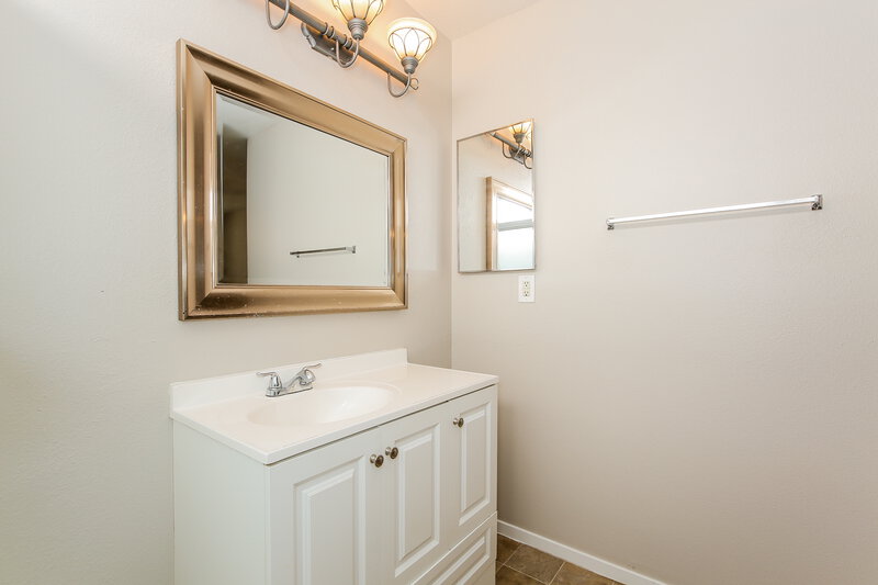 1,790/Mo, 5439 Coleman St North Las Vegas, NV 89031 Main Bathroom View 2