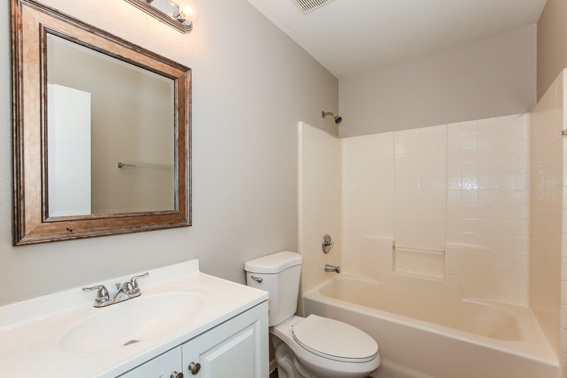 1,790/Mo, 5439 Coleman St North Las Vegas, NV 89031 Bathroom View