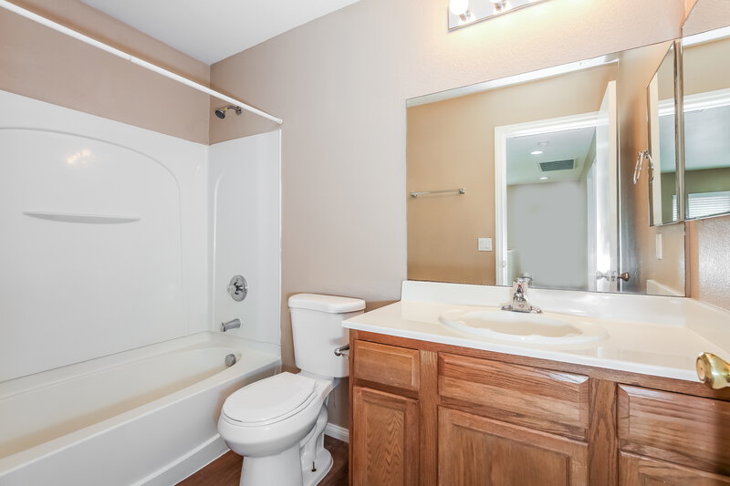 1,995/Mo, 6440 Butterfly Sky St North Las Vegas, NV 89084 Bathroom View 2