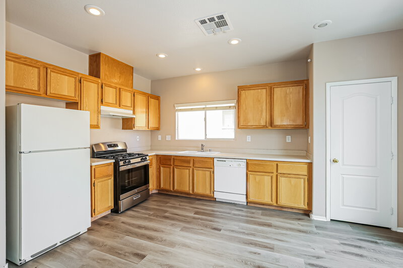 2,125/Mo, 6716 Old Valley St Las Vegas, NV 89149 Kitchen View