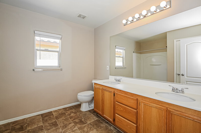2,125/Mo, 6716 Old Valley St Las Vegas, NV 89149 Main Bathroom View