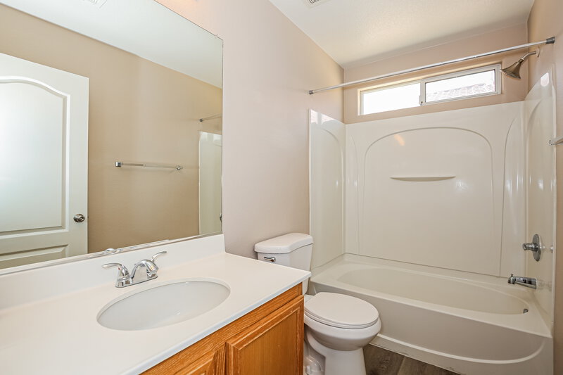 2,125/Mo, 6716 Old Valley St Las Vegas, NV 89149 Bathroom View