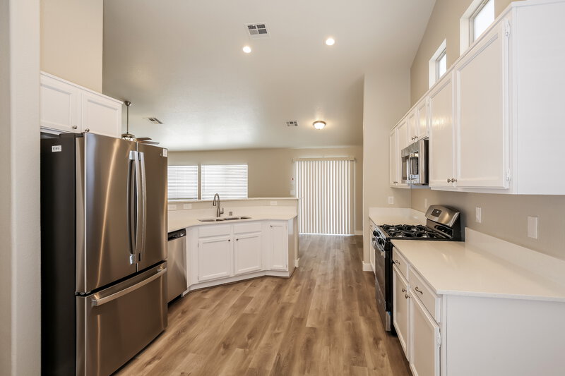 2,075/Mo, 2407 Inlet Beach Ct North Las Vegas, NV 89031 Kitchen View