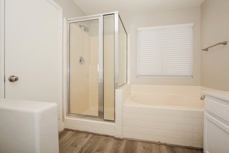 2,075/Mo, 2407 Inlet Beach Ct North Las Vegas, NV 89031 Main Bathroom View