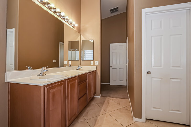 2,095/Mo, 5928 Baronne Prevost St North Las Vegas, NV 89081 Main Bathroom View 2